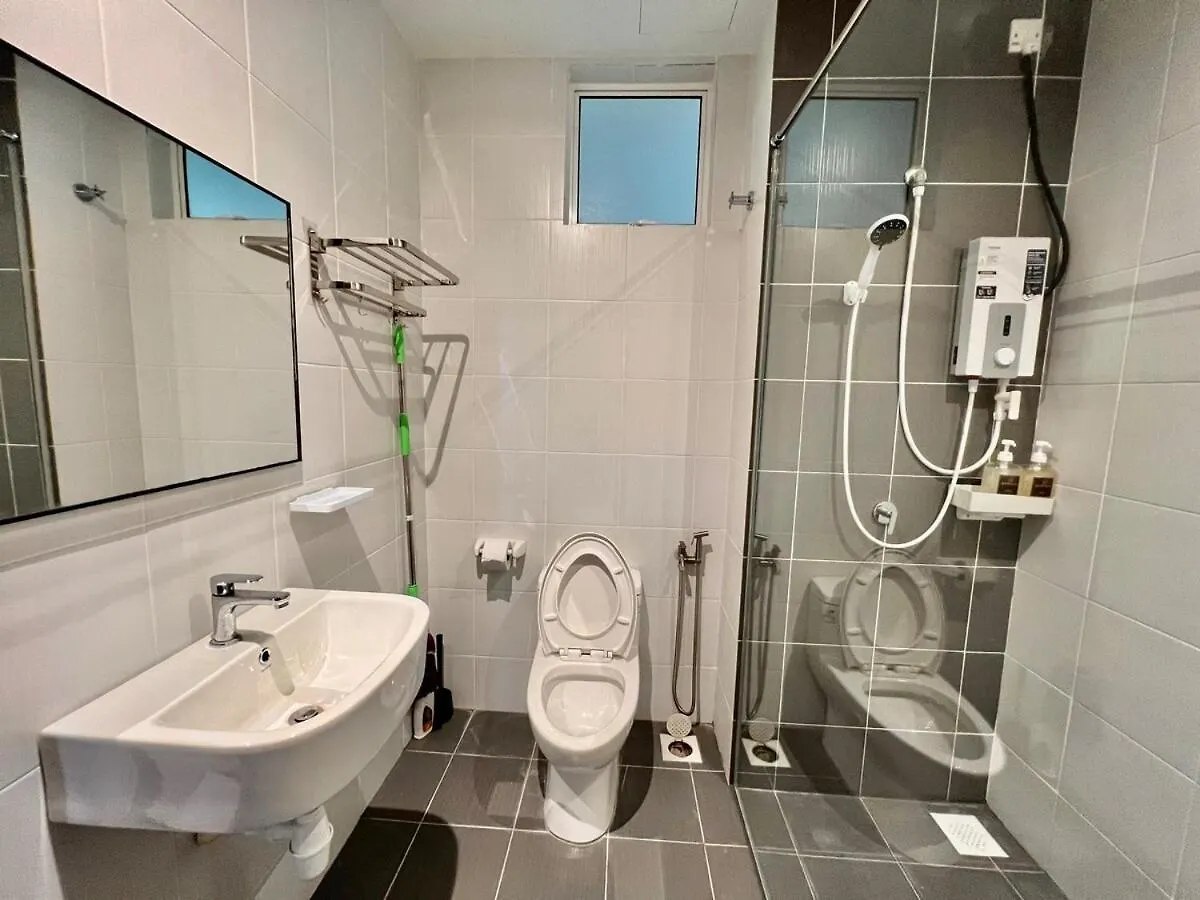 Melaka Novo8 Cozy Home-3Room-9Pax-Wifi 0*, Malacca